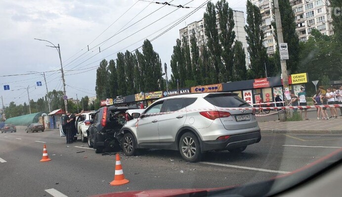 Жуткое ДТП с девушкой-копом в Киеве: момент аварии попал на видео