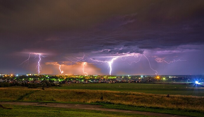Украину "атакуют" град и шквалы: названы области, где будет хуже всего