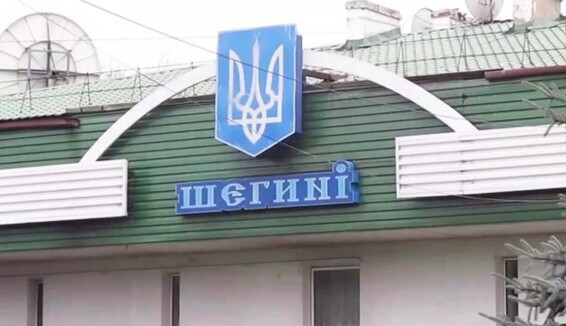 Українці перелізли через паркан під час брифінгу начальника прикордонників: курйозне відео