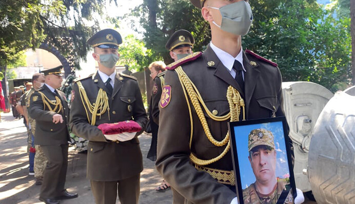 У Києві попрощалися з розвідником ЗСУ, загиблим на Донбасі: фото і відео