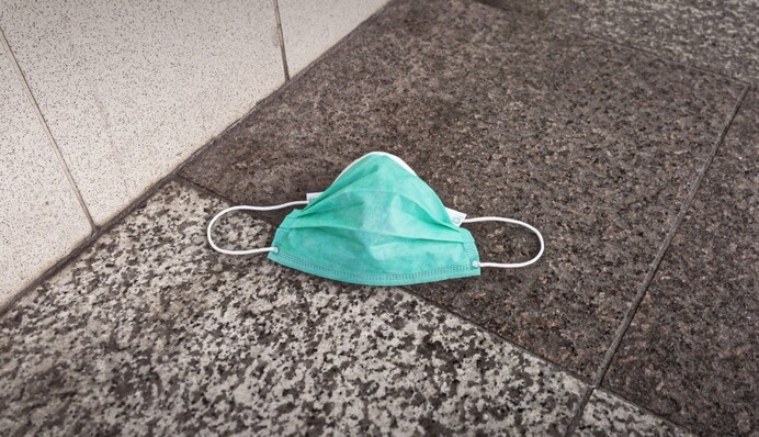 У Дніпрі директор магазину влаштувала істерику і побила журналістку: відео