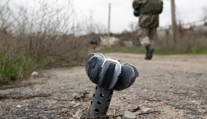 Бойовики на Донбасі знову обстріляли будинки мирних жителів: подробиці і фото