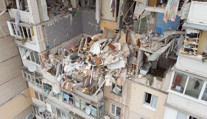 Момент вибуху будинку в Києві потрапив на камеру: моторошні кадри