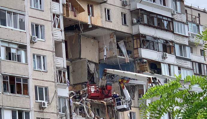 Запахом газа наполнялось все: жильцы указали на странные моменты с взрывом дома в Киеве