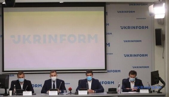 Скандал со "сливом" личных данных украинцев: стало известно о десятках обысков