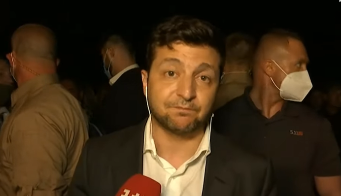 Зеленський прилетів в зону лиха на Прикарпатті та поділився враженнями: відео