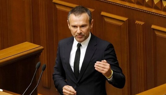 Здався без бою: Вакарчука позбавили повноважень нардепа