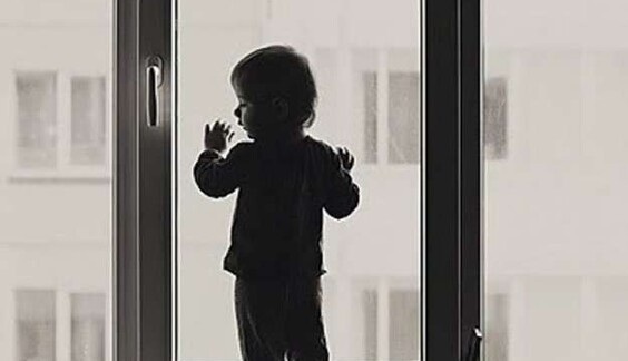 У Києві сталася страшна трагедія з дитиною: батьків знову попередили про небезпеку