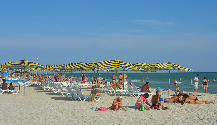 Семейный отдых на Черном море: какие цены в Лазурном и как туда добраться