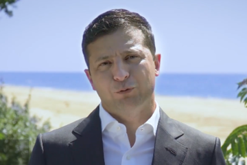 "Забыл" о двух регионах: в обращении Зеленского ко Дню Конституции заметили странную деталь