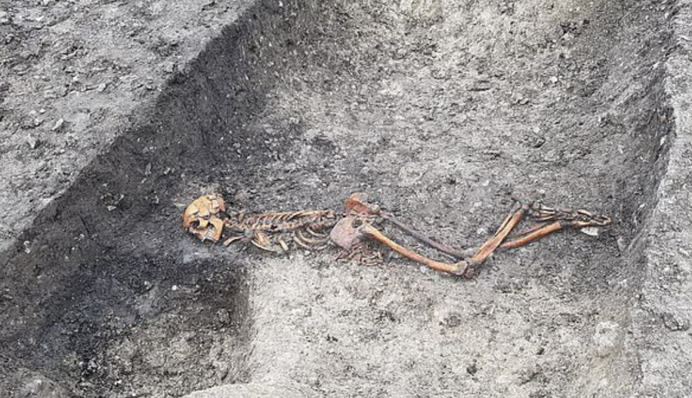 Археологи виявили скелет дівчини зі зв'язаними руками, убитої 2 тис. років тому: фото