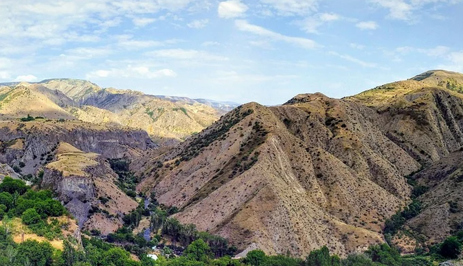 Между Азербайджаном и Арменией произошло боевое столкновение