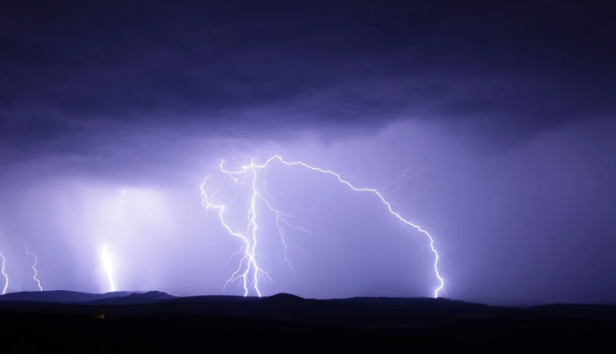 Часть Украины накроют грозы: синоптики дали  прогноз погоды на 14 июля