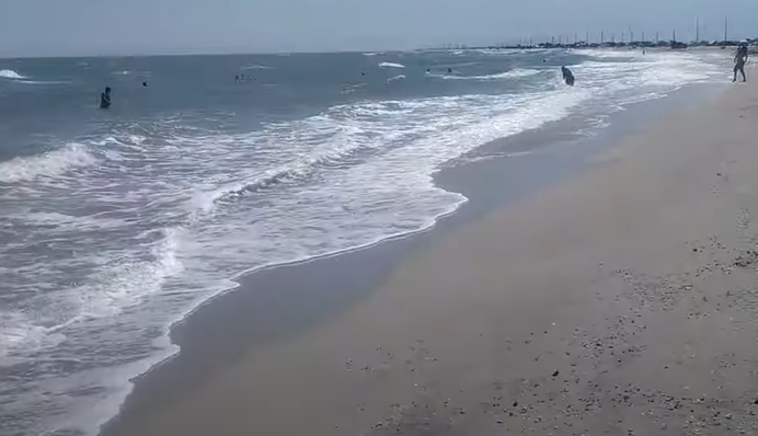 В Кирилловке исчезли медузы, но повезло не всем: туристы детально рассказали об отдыхе