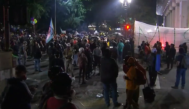 В США произошли массовые столкновения митингующих с полицией