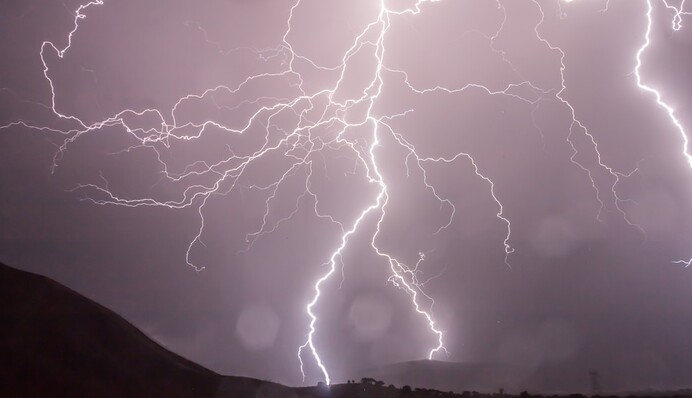 Які сліди залишає блискавка в горах: рятувальник показав вражаючі фото