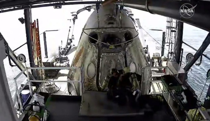 Корабель Crew Dragon здійснив успішну посадку на воду