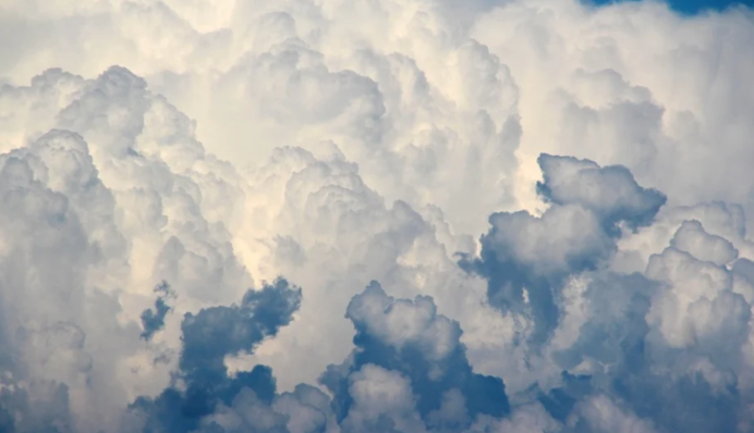 Україну накриє антициклон Detlef: синоптик розповіла, де будуть грози