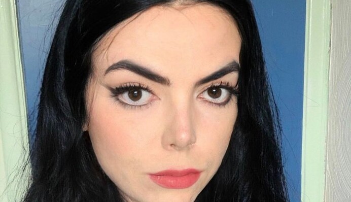 Дівчина розмістила своє фото в мережі і стала зіркою - її обличчя 