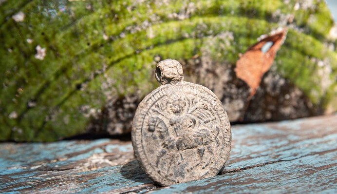 Археологи обнаружили древний медальон в Крыму - он хранит интересную тайну