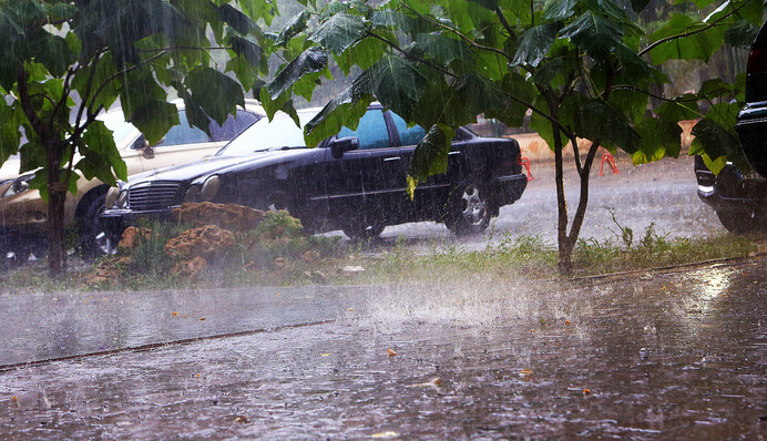 Популярний український курорт пішов під воду після потужної зливи - пляжі не впізнати