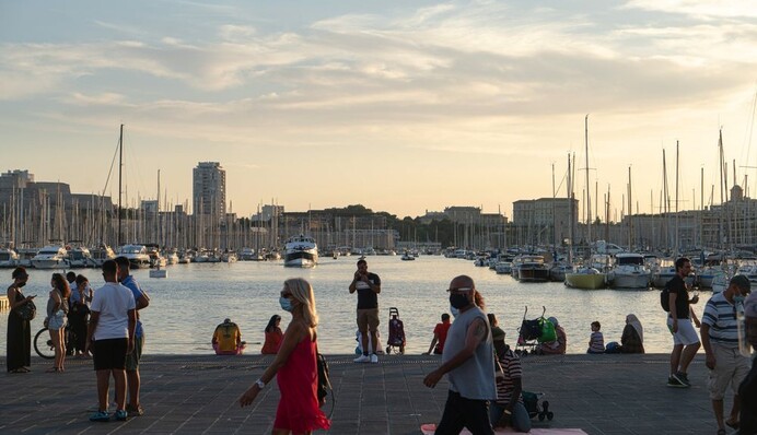 Новий спалах коронавірусу в Європі викликав туристичний хаос - Bloomberg