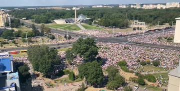 Митинги за Лукашенко и против него сравнили на фото - это поясняет все