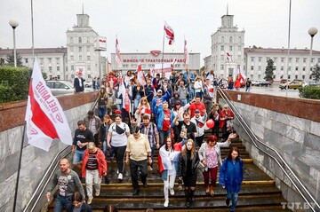 В Минске новый марш против Лукашенко - тысячи людей кричат "Уходи"