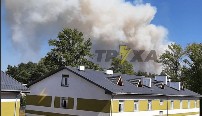 На полігоні під Харковом навчання завершилися масштабною пожежею: фото і відео з місця