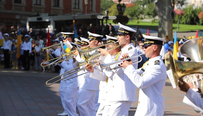 Забыли о коронавирусе: в Одессе состоялись массовые гуляния на День города
