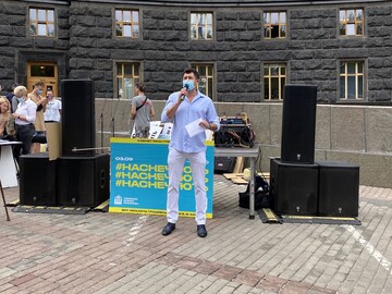 Артисти продовжують "запалювати" під Кабміном: чого вони вимагають від влади