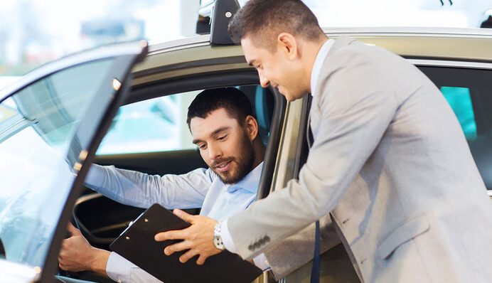 Новые автомобили можно будет зарегистрировать прямо в автосалоне: детали законопроекта