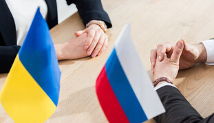 Маніпуляції напередодні виборів: в ОПУ відреагували на санкції Росії проти українських політиків