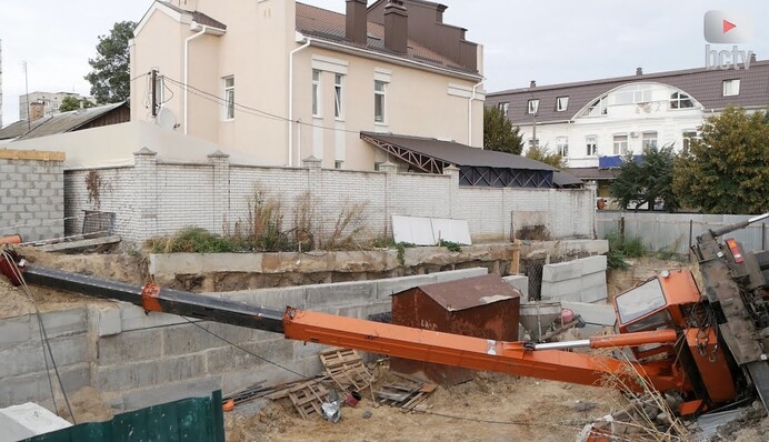 НП на будівництві в Білій Церкві: будівельники рятують кран