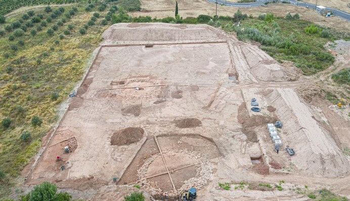 В Европе раскопали круглые гробницы, которым около 4 тысяч лет: фото находки