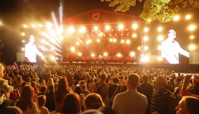 Забыли о рисках: Минздрав резко отреагировал на массовые гуляния в Днепре на День города