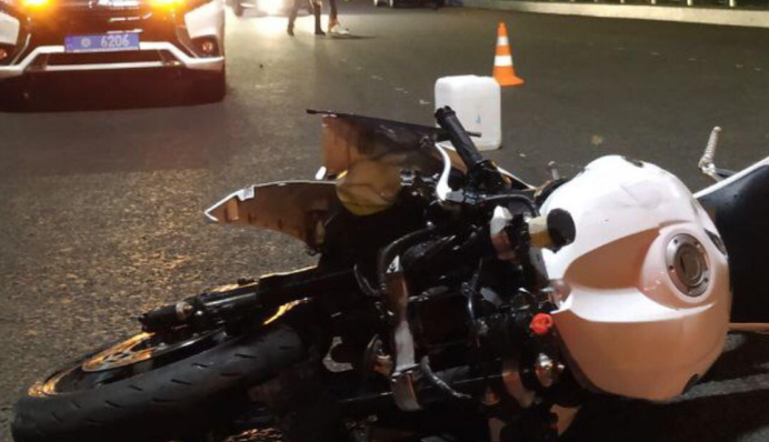 Момент жахливої ДТП з мотоциклом в Києві потрапив на відео: загинуло три людини