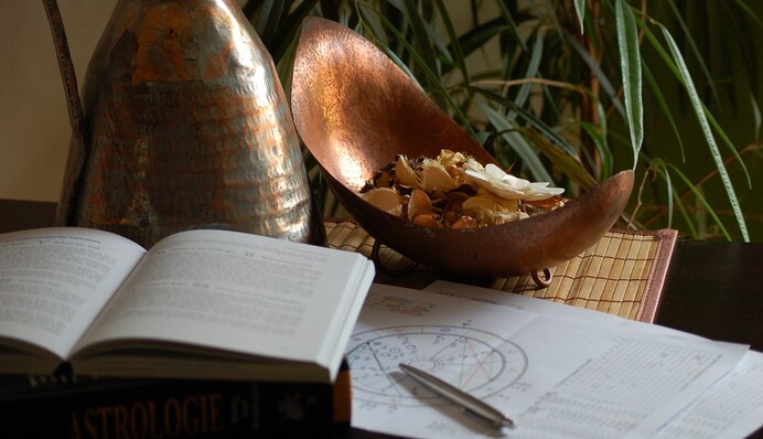 Спешите завершить дела: гороскоп для всех знаков Зодиака на 22 сентября