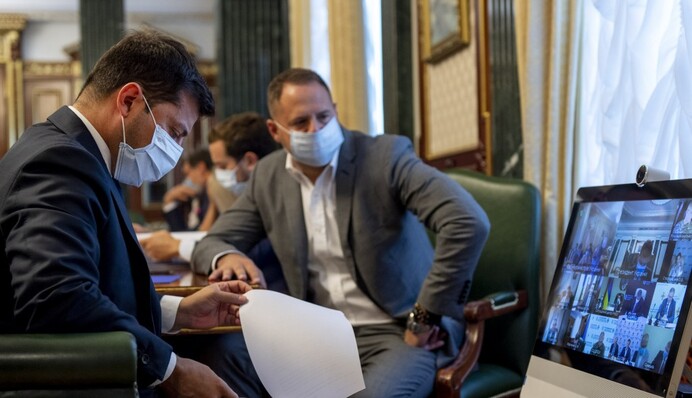 Зеленський жорстко поговорив зі Степановим через зарплати медикам і боротьбу з Covid-19