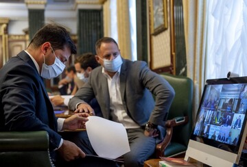 Зеленський жорстко поговорив зі Степановим через зарплати медикам і боротьбу з Covid-19