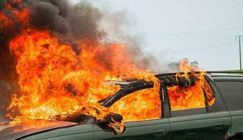 Що робити, якщо у вас загорілося авто: покрокова інструкція від рятувальників