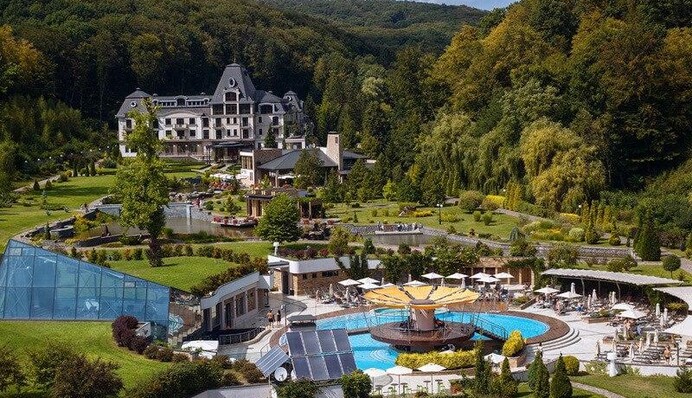 Зеленский заселился на Закарпатье в элитный санаторий: фото и цены в нем