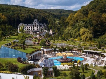 Зеленський заселився на Закарпатті в елітний санаторій: фото і ціни в ньому