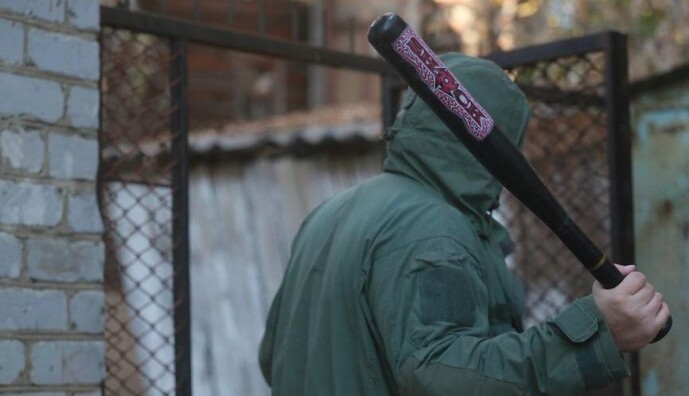 В Киеве компания пытала бездомного и снимала на видео: один из извергов пытался устроиться в полицию