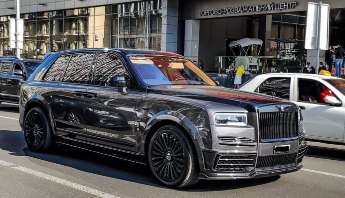 У Києві помітили розкішний кросовер - коштує 25 млн: фото