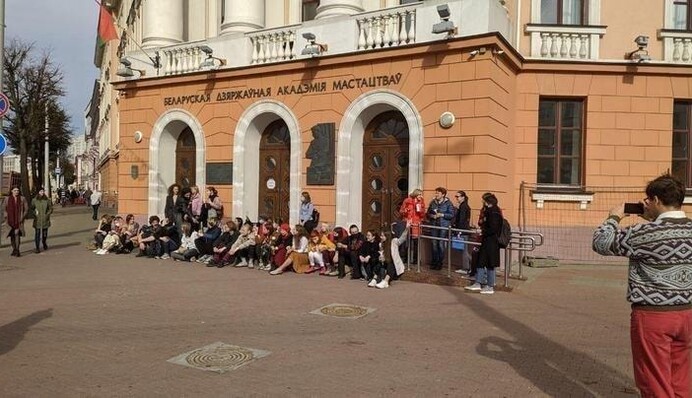 В Беларуси студенты вышли на акции против репрессий: фото и видео из разных городов