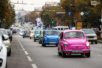 В Україні провели ювілейний парад "Запорожців": фото і відео з раритетними авто