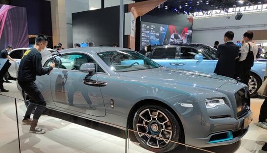 У Китаї презентували шикарний Rolls-Royce з незвичайним дизайном - таких у світі всього 50: фото