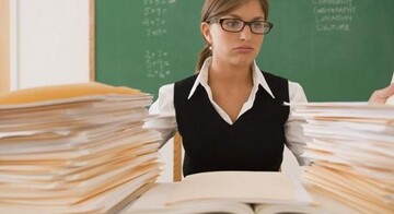 Украинским учителям хотят отменить повышение зарплат с 2021 года