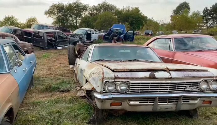 У полі виявили ціле кладовище Chevrolet: фото